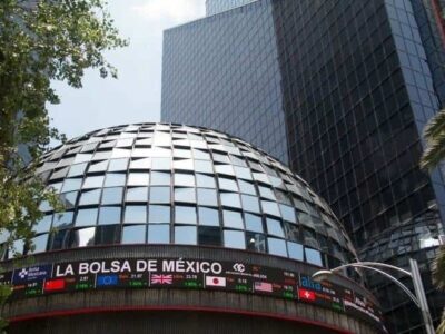 BMV cierra arriba de 52 mil puntos por primera vez en un mes