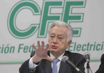 Bartlett exhorta a directivos de CFE a defender reforma