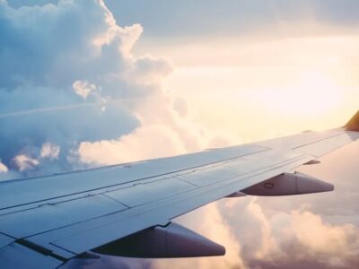 Acciones de Volaris se mantienen a la baja tras anunciar operaciones en AIFA