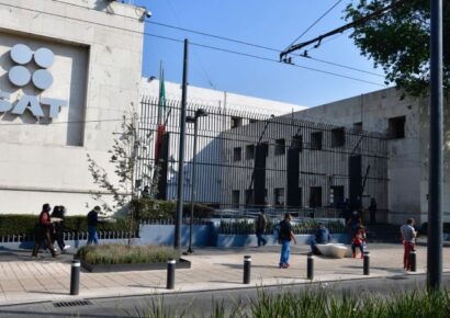 SAT incluye a 48 contribuyentes a lista de empresas factureras