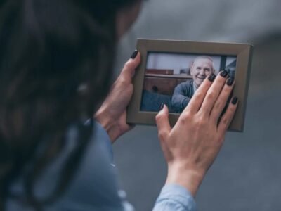 El desafío de gestionar el duelo en el entorno laboral: Consejos y propuestas