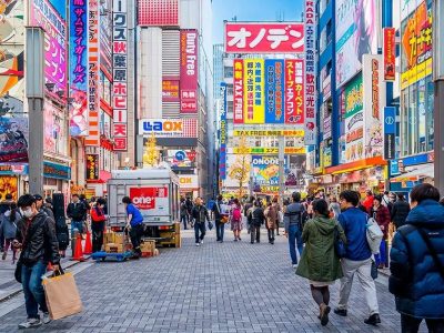 Japón lanza plan de estímulos de 490,000 millones de dólares para reactivar su economía de la pandemia