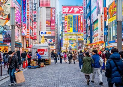 Japón lanza plan de estímulos de 490,000 millones de dólares para reactivar su economía de la pandemia