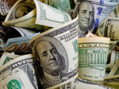 Peso hila su sexta caída tras dato sobre contracción del PIB