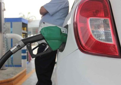 Crece venta de gasolinas de Pemex, pero cae producción