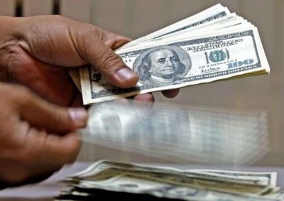 Pese al avance de ómicron, dólar amanece menos presionado