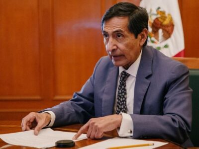 Ramírez de la O viaja a Perú para plantear propuestas de carácter económico