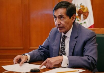 Ramírez de la O viaja a Perú para plantear propuestas de carácter económico