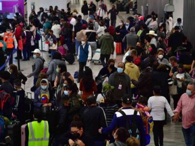 Habilitan mostradores emergentes por vuelos cancelados