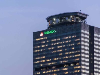 Salda Pemex adeudos con proveedores