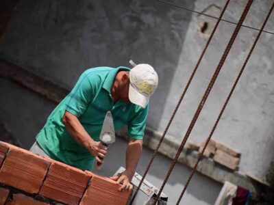 Uno de cada 5 dólares de remesas es de albañiles mexicanos