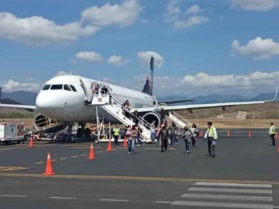 Reactivan ruta aérea internacional de Chicago a Huatulco