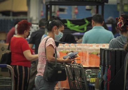 Economía retrocede al cierre de 2021, reporta Inegi