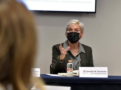 Visita de Granholm a México por reforma eléctrica