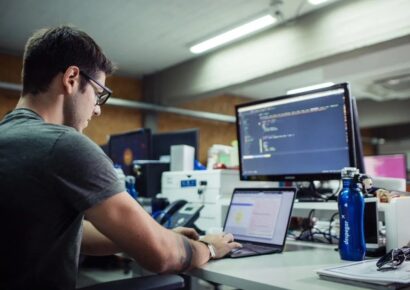 Mucho empleo y poco talento especializado, el dilema del sector tecnológico en 2022