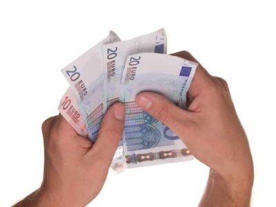 Uso de efectivo cae lentamente, advierte el FMI