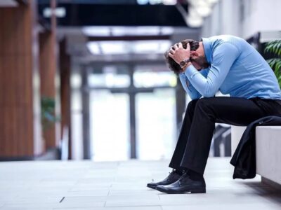 “Tengo colitis”: Trabajadores con alto estrés usan otras excusas para darse un respiro