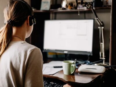 Teletrabajo y productividad: ¿Qué es el síndrome de las ventanas abiertas?
