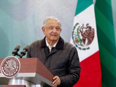 AMLO revela quién le informó por adelantado el aumento de tasa de Banxico