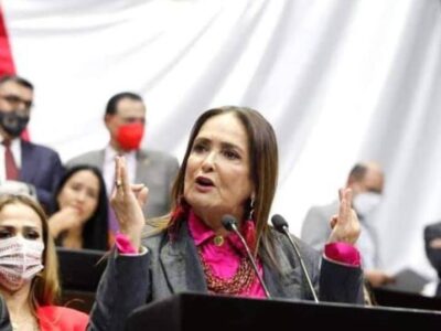 Patricia Armendáriz llama ‘burdo escrito’ a la respuesta de AMLO al Parlamento… y luego lo respalda