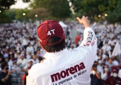 Aunque baja 5 puntos, Morena lidera preferencias en elecciones presidenciales: encuesta Enkoll