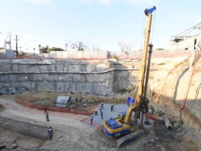 Obras del gobierno improductivas y precios altos golpean a la construcción
