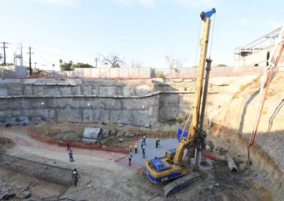 Obras del gobierno improductivas y precios altos golpean a la construcción