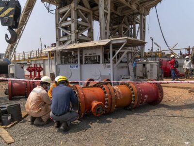 Caen precios del petróleo ante nerviosismo por COVID en China