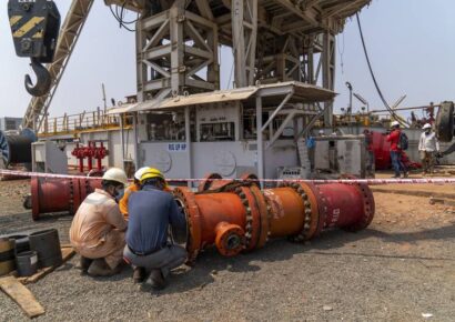 Caen precios del petróleo ante nerviosismo por COVID en China