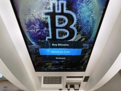 Biden firma orden para regular criptomonedas