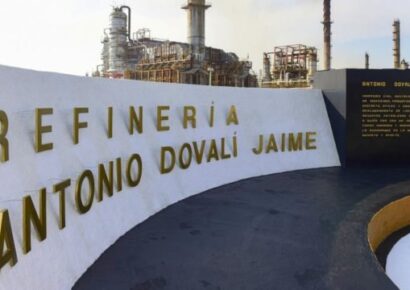 Pemex prevé aumento de 26% en refinación para 2022, aún lejos del objetivo