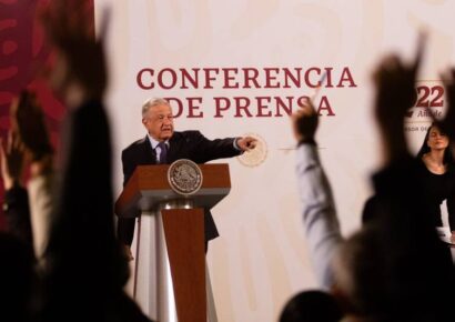 Gobierno de AMLO confirma seguridad social para periodistas independientes