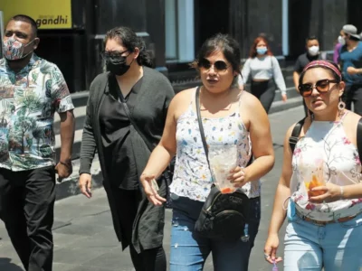 Consumidores elevaron ligeramente su confianza en marzo